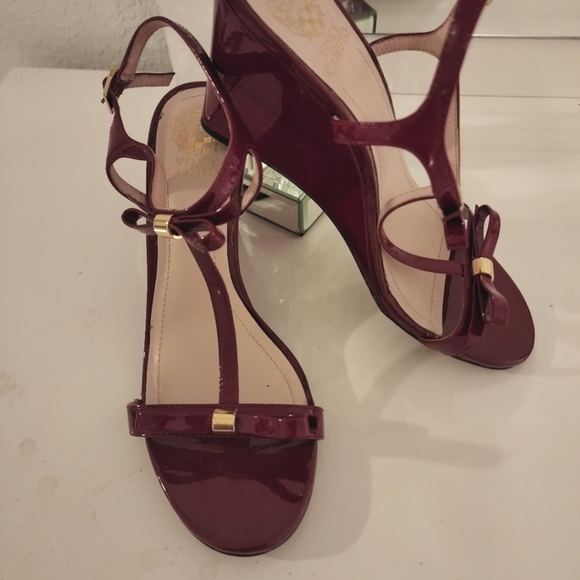 🌟NWOT Red Vince Camuto Patent Leather Strappy Wedge Sandals With Bow Size 9 🌟 - Picture 7 of 7